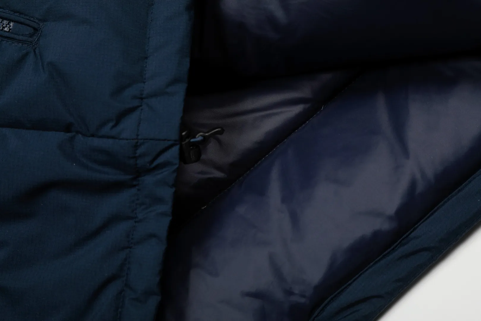 P720 Top quality" Style number: 9003# [Ralph Lauren winter basic classic embroidered men's and women's couple's same style hooded down jacket] ✅Ralph Lauren American retro chest zipper high version top-fill winter down jacket ✅100% high-quality white duck down, high version top-fill capacity ✅Double-layer inner velvet to strictly prevent velvet running ✅Built-in adjustable drawstring, windproof and coldproof, considerate and in place ✅Original version The maximum size can be worn up to 200 pounds. Loose and comfortable, no pressure. ✅Same style for male and female couples. Recommended OOTD outfits in winter~ Size: S-XL Color: Black, milky white, khaki, navy blue, military green